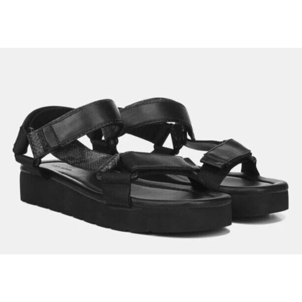 Vince Carver Black Leather Textured Casual Snakeskin Texture Sandals 37 US 7